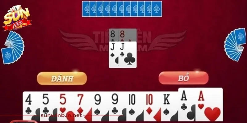 Quan sát lá bài của đối thủ đang nắm giữ giúp anh em phòng ngự tốt